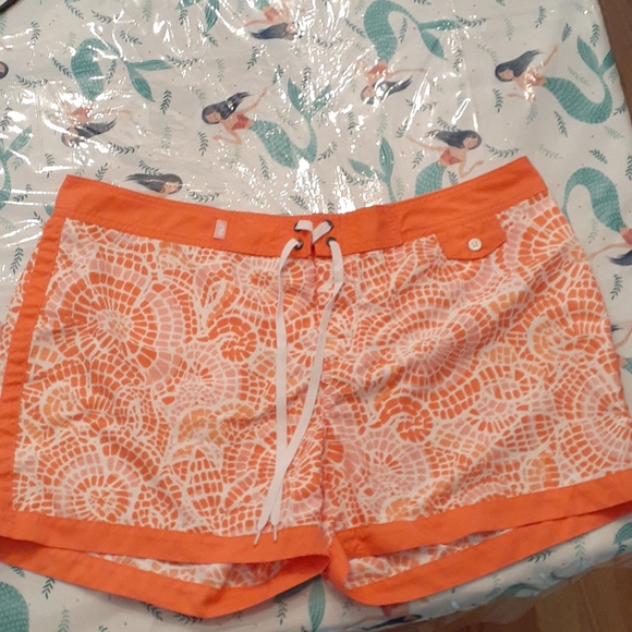 Vineyard Vines ahirts - Picture 1 of 3